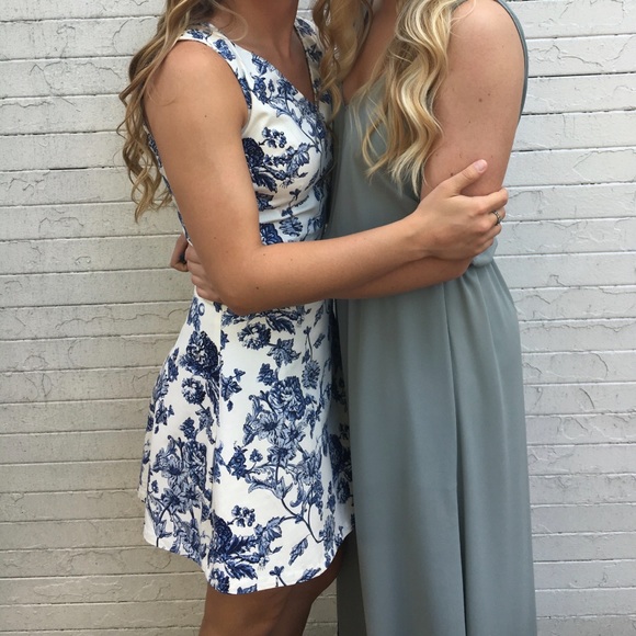 White dress - Picture 5 of 5